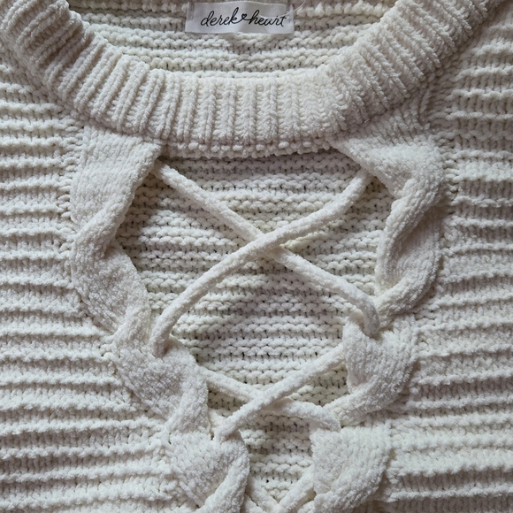 Derek Heart White Cozy Crew Neck Sweater (2b) - Picture 2 of 3
